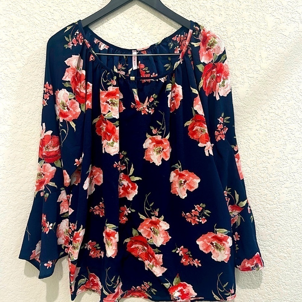 Cool melon blue floral blouse